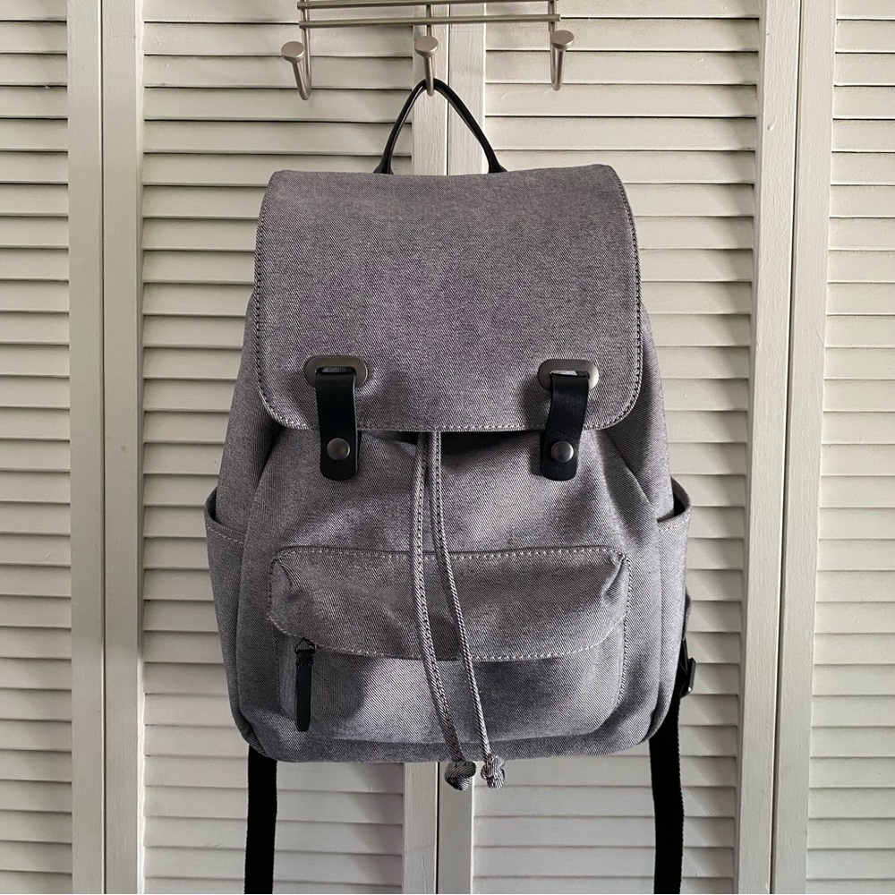 Everlane | Gray Twill Snap Backpack